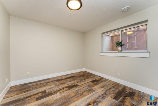 2200 E 63rd St Street, Sioux Falls, SD 57108