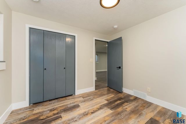 2200 E 63rd St Street, Sioux Falls, SD 57108