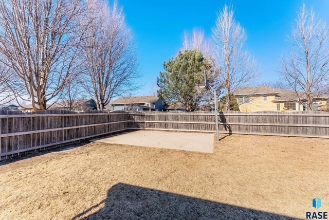 2200 E 63rd St Street, Sioux Falls, SD 57108