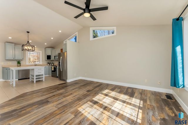 2200 E 63rd St Street, Sioux Falls, SD 57108