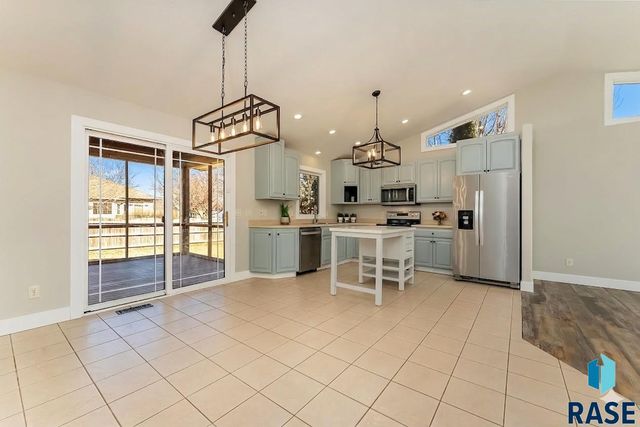 2200 E 63rd St Street, Sioux Falls, SD 57108