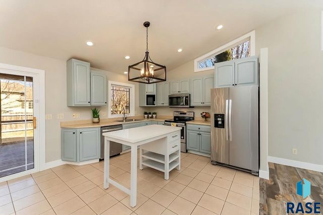 2200 E 63rd St Street, Sioux Falls, SD 57108