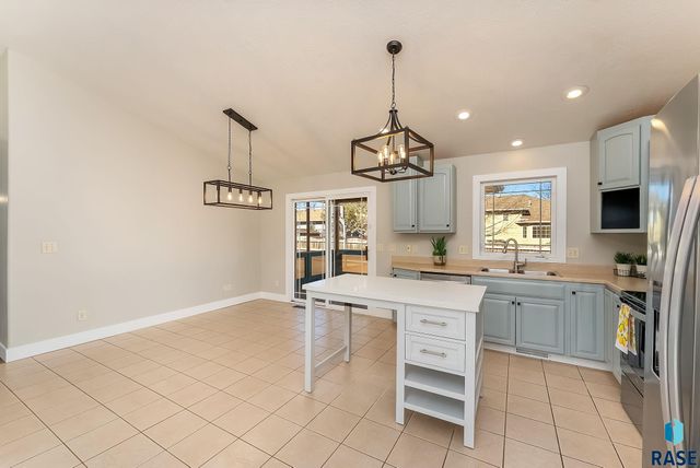 2200 E 63rd St Street, Sioux Falls, SD 57108