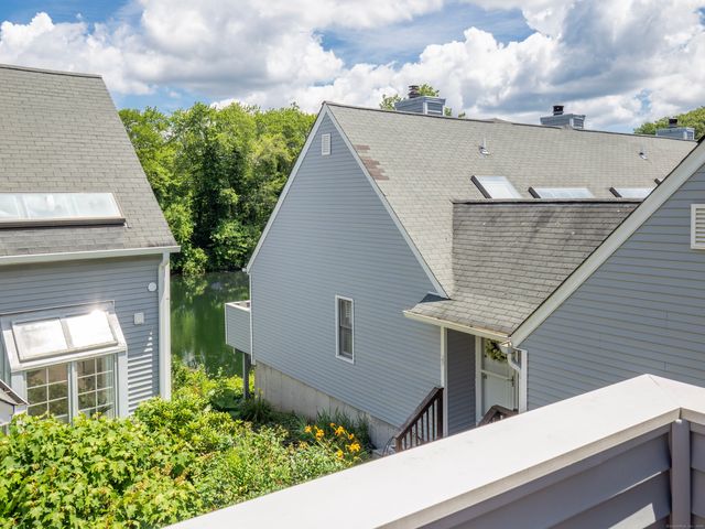 26 Wilton Crest 26, Wilton, CT 06897
