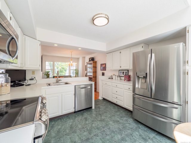26 Wilton Crest 26, Wilton, CT 06897