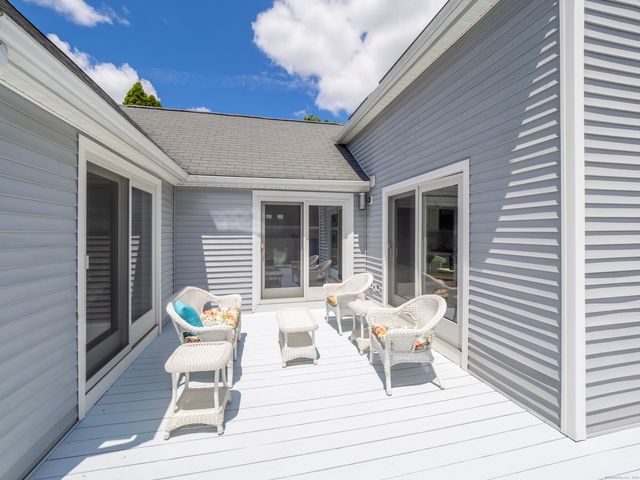 26 Wilton Crest 26, Wilton, CT 06897