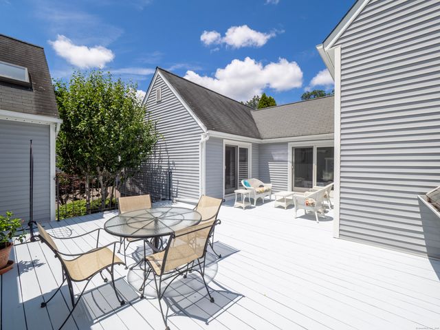 26 Wilton Crest 26, Wilton, CT 06897