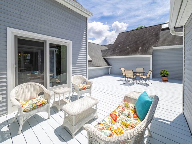26 Wilton Crest 26, Wilton, CT 06897