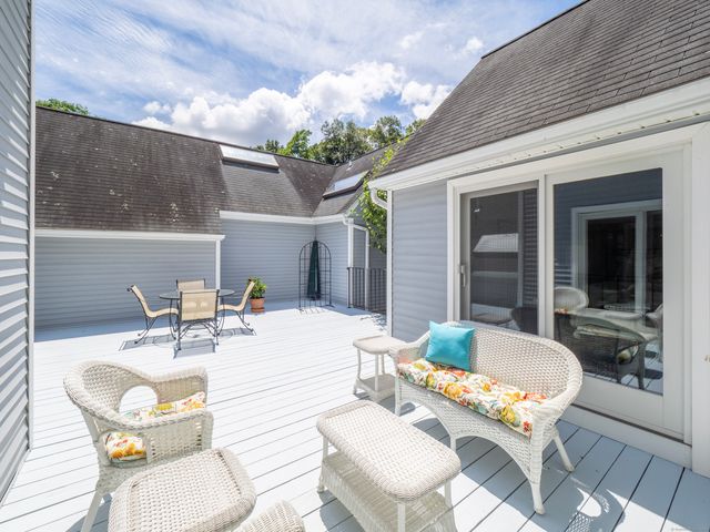 26 Wilton Crest 26, Wilton, CT 06897