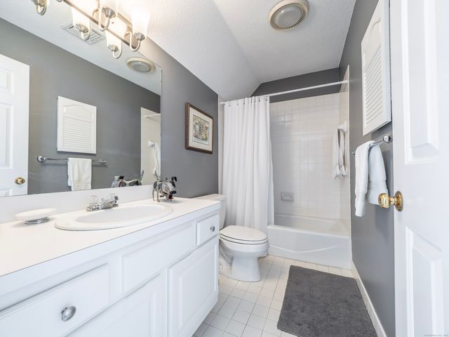 26 Wilton Crest 26, Wilton, CT 06897