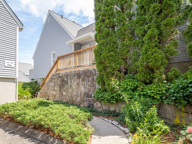 26 Wilton Crest 26, Wilton, CT 06897