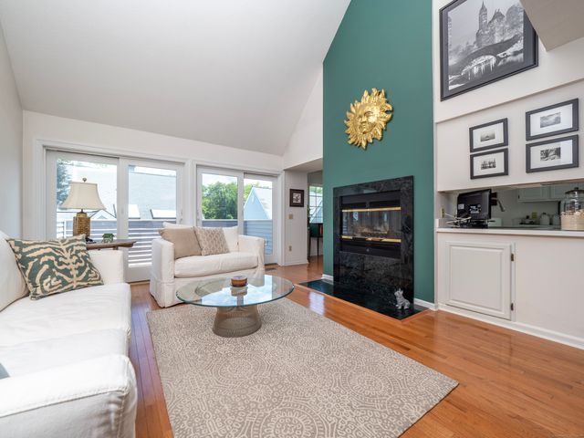 26 Wilton Crest 26, Wilton, CT 06897
