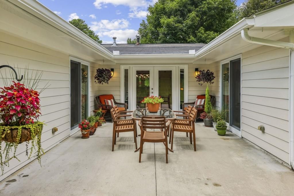 Image 5 of property listing at 2361 Burch Circle NE, Atlanta, GA 30319