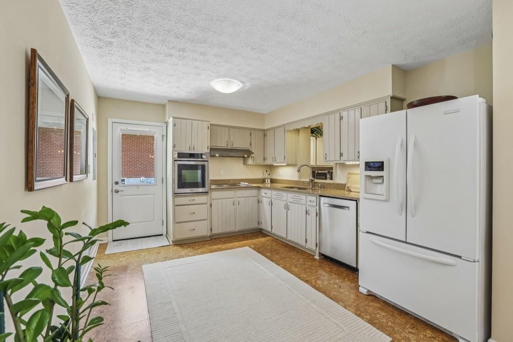 Image 8 of property listing at 2361 Burch Circle NE, Atlanta, GA 30319