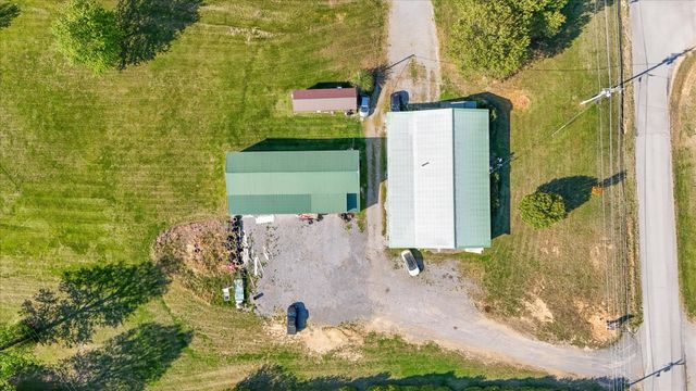 951 Pelham Rd, Woodbury, TN 37190
