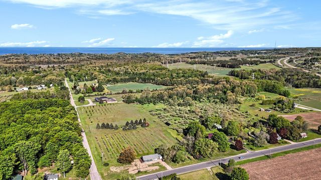 6193 S Pere Marquette Highway, Pentwater, MI 49449