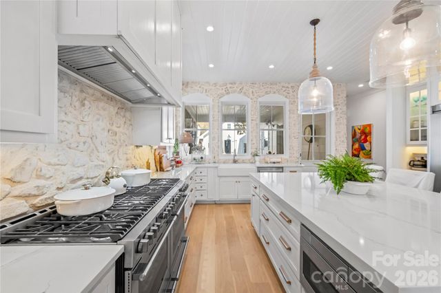 24 Waverly Road, Asheville, NC 28803