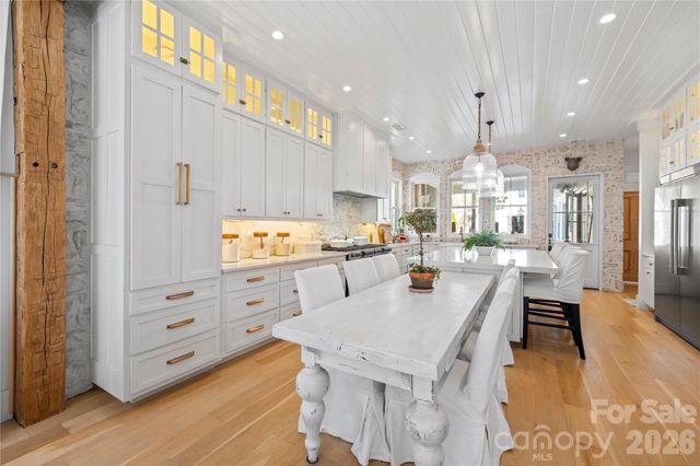 24 Waverly Road, Asheville, NC 28803