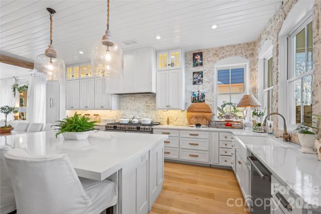 24 Waverly Road, Asheville, NC 28803