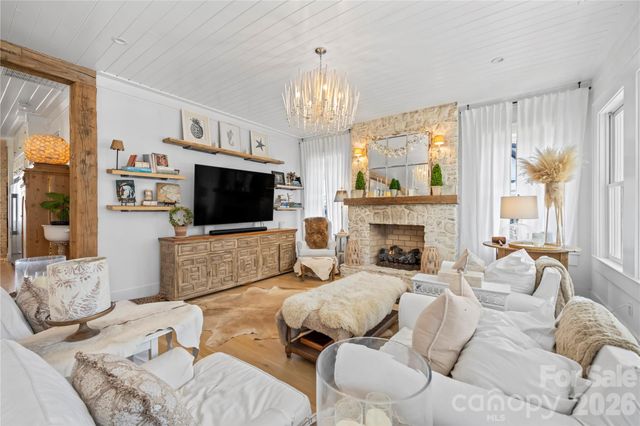 24 Waverly Road, Asheville, NC 28803