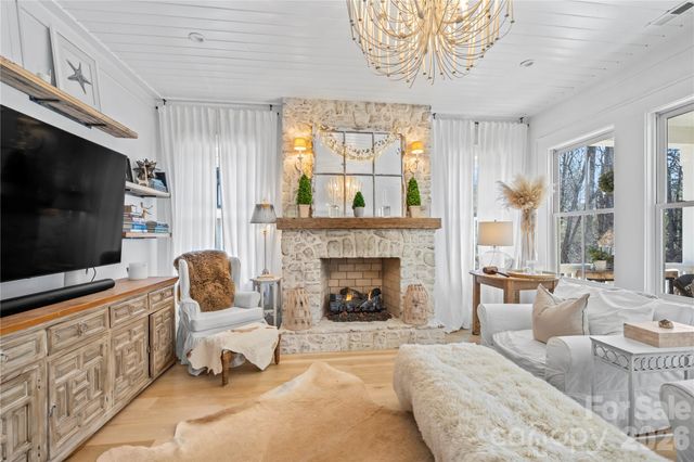 24 Waverly Road, Asheville, NC 28803