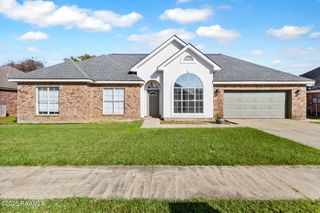 111 Cornish Place, Youngsville, LA 70592