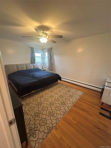 10 Kings Park Road, Commack, NY 11725