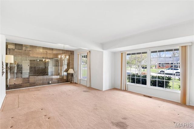 313 Providence Road, Ballwin, MO 63011