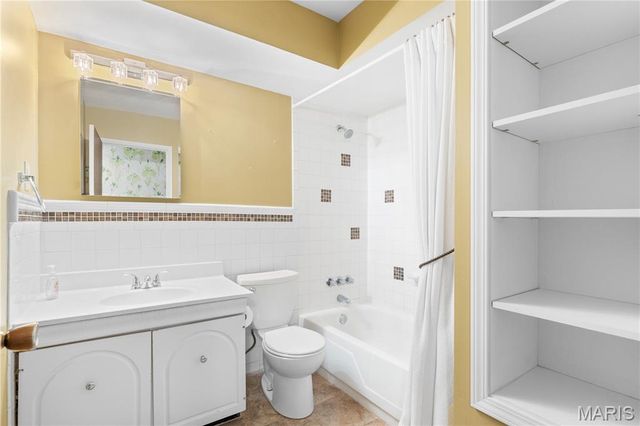 313 Providence Road, Ballwin, MO 63011