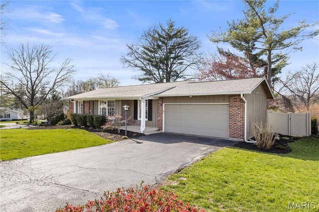 313 Providence Road, Ballwin, MO 63011