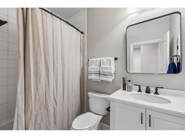 6584 S Quantock Ct, Aurora, CO 80016