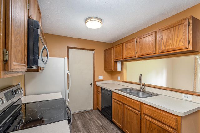 138 96th Lane NE, Blaine, MN 55434