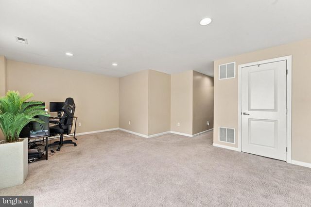 175 VILLAGE GREEN LN, Sicklerville, NJ 08081