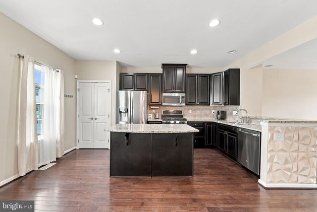 175 VILLAGE GREEN LN, Sicklerville, NJ 08081