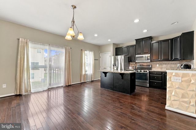 175 VILLAGE GREEN LN, Sicklerville, NJ 08081