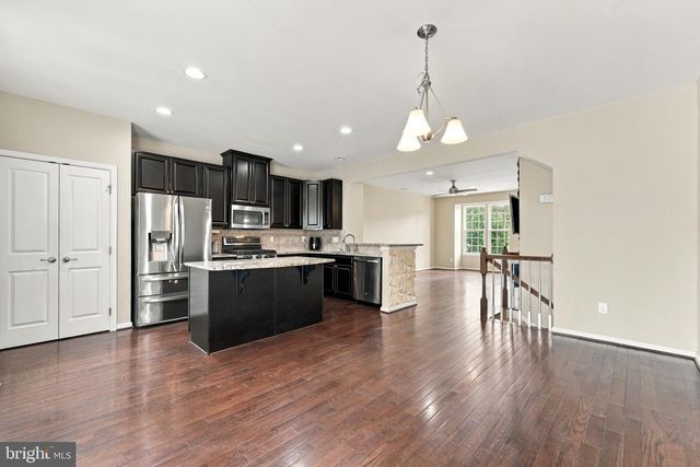 175 VILLAGE GREEN LN, Sicklerville, NJ 08081
