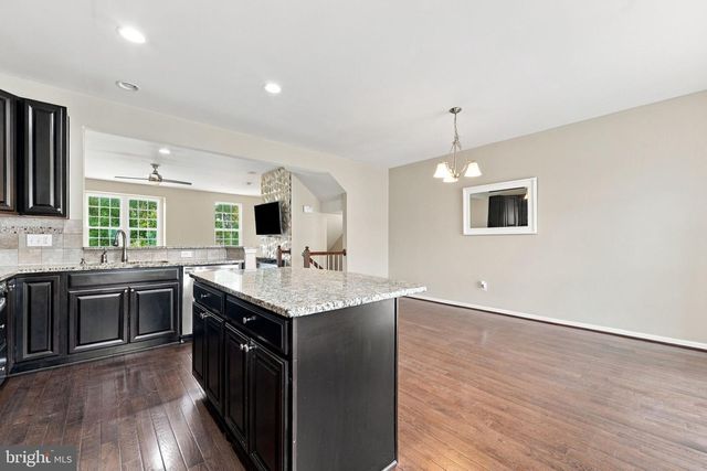 175 VILLAGE GREEN LN, Sicklerville, NJ 08081