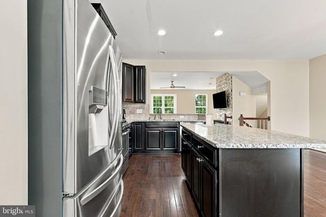 175 VILLAGE GREEN LN, Sicklerville, NJ 08081