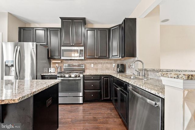 175 VILLAGE GREEN LN, Sicklerville, NJ 08081