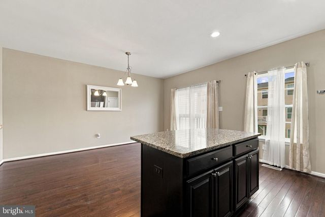 175 VILLAGE GREEN LN, Sicklerville, NJ 08081