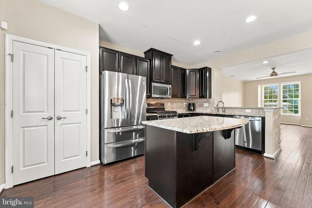 175 VILLAGE GREEN LN, Sicklerville, NJ 08081