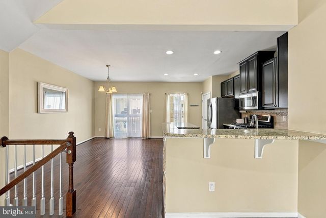 175 VILLAGE GREEN LN, Sicklerville, NJ 08081