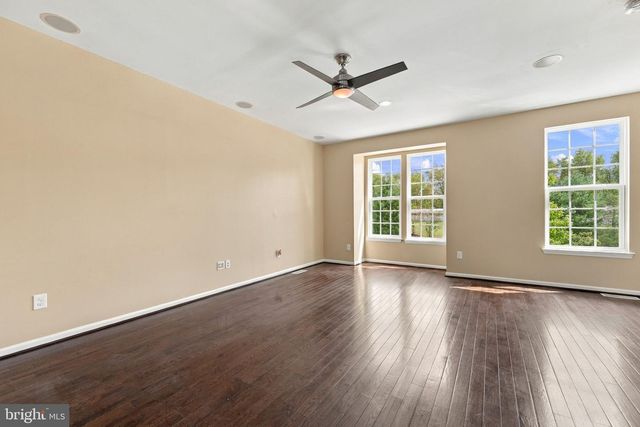 175 VILLAGE GREEN LN, Sicklerville, NJ 08081