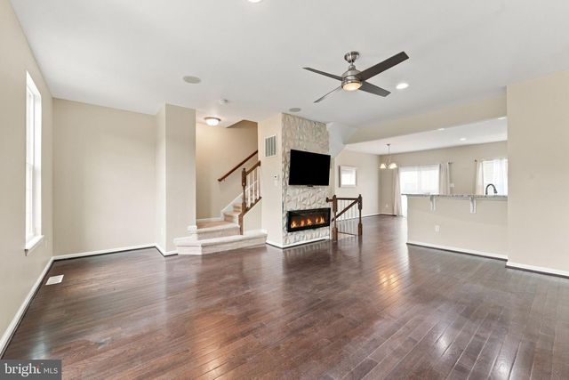 175 VILLAGE GREEN LN, Sicklerville, NJ 08081