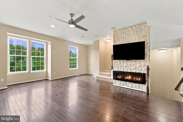 175 VILLAGE GREEN LN, Sicklerville, NJ 08081