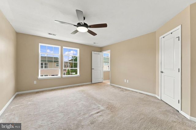 175 VILLAGE GREEN LN, Sicklerville, NJ 08081