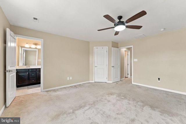 175 VILLAGE GREEN LN, Sicklerville, NJ 08081
