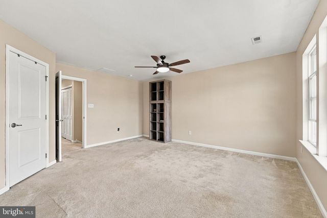 175 VILLAGE GREEN LN, Sicklerville, NJ 08081