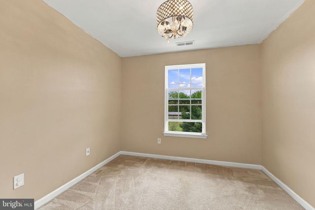175 VILLAGE GREEN LN, Sicklerville, NJ 08081