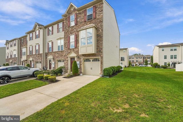 175 VILLAGE GREEN LN, Sicklerville, NJ 08081